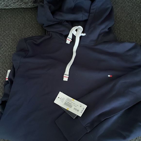 Tommy Hilfiger Sleepwear Top (M) - Picture 4 of 7